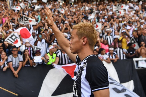 Keisuke Honda và cuộc viễn chinh đến Brazil - Ảnh 1. Keisuke Honda và cuộc viễn chinh đến Brazil - Ảnh 1.