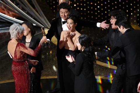 Ông Trump giễu nhại việc Parasite đoạt giải Oscar: Chuyện quái gì vậy? - Ảnh 2. Ông Trump giễu nhại việc Parasite đoạt giải Oscar: Chuyện quái gì vậy? - Ảnh 2.