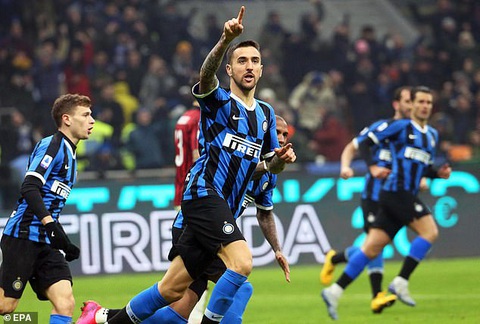 Inter thắng ngược AC Milan sau khi bị dẫn trước 2 bàn - Ảnh 2. Inter thắng ngược AC Milan sau khi bị dẫn trước 2 bàn - Ảnh 2.