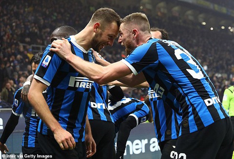 Inter thắng ngược AC Milan sau khi bị dẫn trước 2 bàn - Ảnh 3. Inter thắng ngược AC Milan sau khi bị dẫn trước 2 bàn - Ảnh 3.