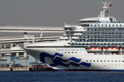 21 người Việt từng tiếp xúc khách trên tàu Diamond Princess - Ảnh 1. 21 người Việt từng tiếp xúc khách trên tàu Diamond Princess - Ảnh 1.