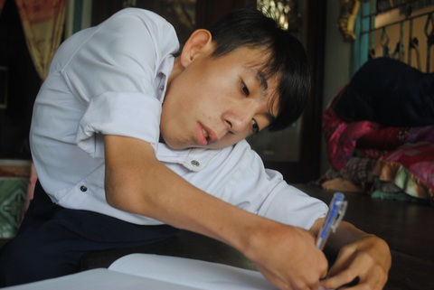 Cậu học trò 0,8 mét ham học dữ thần - Ảnh 3. Cậu học trò 0,8 mét ham học dữ thần - Ảnh 3.