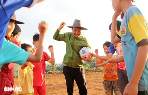 Lớp học vui vẻ của chàng trai bị ung thư - Ảnh 3. Lớp học vui vẻ của chàng trai bị ung thư - Ảnh 3.