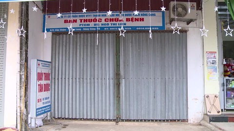 Thu giấy phép kinh doanh 4 tiệm thuốc tây bán khẩu trang chặt chém - Ảnh 1. Thu giấy phép kinh doanh 4 tiệm thuốc tây bán khẩu trang chặt chém - Ảnh 1.