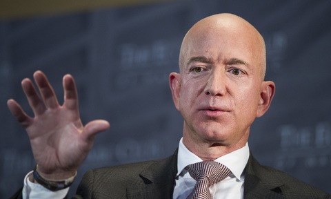 Amazon đòi ông Trump ra làm chứng vì mất hợp đồng 10 tỉ đô - Ảnh 1. Amazon đòi ông Trump ra làm chứng vì mất hợp đồng 10 tỉ đô - Ảnh 1.
