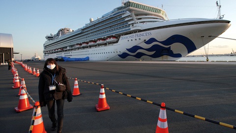 Cuộc sống bên trong tàu Diamond Princess bị cách ly - Ảnh 1. Cuộc sống bên trong tàu Diamond Princess bị cách ly - Ảnh 1.