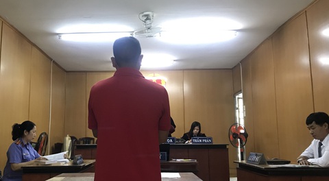Lãnh 30 tháng tù vì chém tình địch - Ảnh 1. Lãnh 30 tháng tù vì chém tình địch - Ảnh 1.