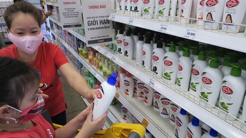 Cho trẻ dùng dung dịch sát khuẩn nhanh, có tốt bằng xà bông? - Ảnh 1. Cho trẻ dùng dung dịch sát khuẩn nhanh, có tốt bằng xà bông? - Ảnh 1.