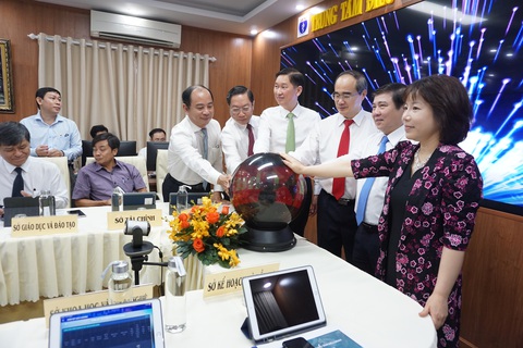 TP.HCM ra mắt mô hình thí điểm Trung tâm điều hành giáo dục và y tế thông minh - Ảnh 1. TP.HCM ra mắt mô hình thí điểm Trung tâm điều hành giáo dục và y tế thông minh - Ảnh 1.