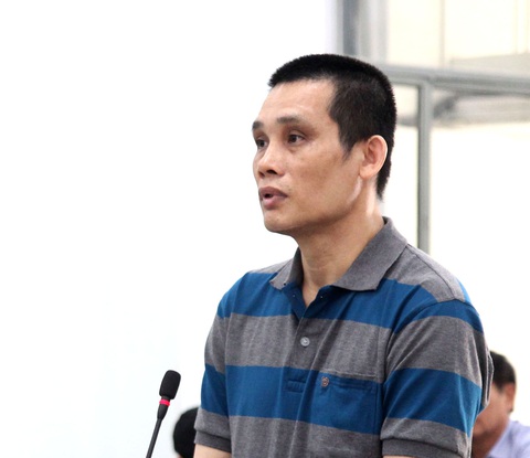Thuê làm 12 sổ đỏ giả để lừa đảo, lãnh 10 năm tù - Ảnh 1. Thuê làm 12 sổ đỏ giả để lừa đảo, lãnh 10 năm tù - Ảnh 1.