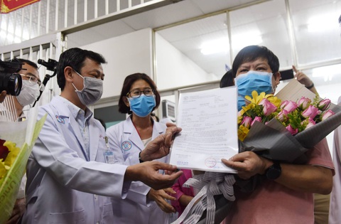 Bệnh nhân Li Ding: ‘Cảm ơn Việt Nam - cảm ơn bác sĩ Việt Nam!’ - Ảnh 4. Bệnh nhân Li Ding: ‘Cảm ơn Việt Nam - cảm ơn bác sĩ Việt Nam!’ - Ảnh 4.