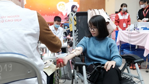 Sẻ chia giọt máu cứu người trong dịch corona - Ảnh 2. Sẻ chia giọt máu cứu người trong dịch corona - Ảnh 2.