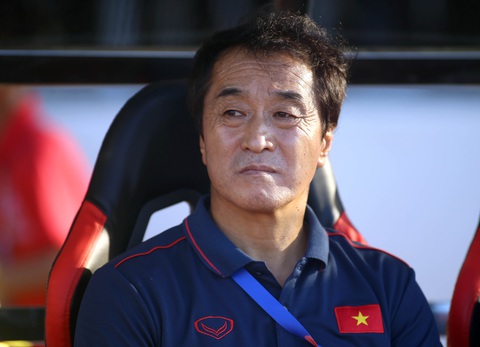 Trợ lý Lee Young Jin thay thầy Park chỉ đạo trận giao hữu Việt Nam - Iraq - Ảnh 1. Trợ lý Lee Young Jin thay thầy Park chỉ đạo trận giao hữu Việt Nam - Iraq - Ảnh 1.