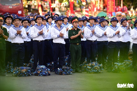 Hơn 4.000 thanh niên TP.HCM lên đường tòng quân - Ảnh 5. Hơn 4.000 thanh niên TP.HCM lên đường tòng quân - Ảnh 5.