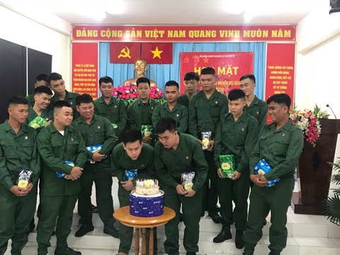 Viết đơn tình nguyện lên đường tòng quân - Ảnh 1. Viết đơn tình nguyện lên đường tòng quân - Ảnh 1.