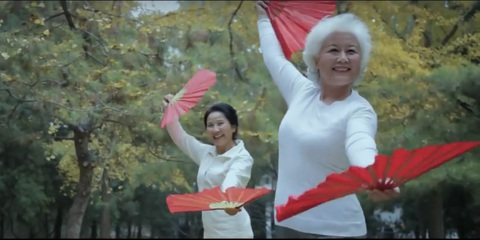 Tuế Tuế bình an: Mỗi bài hát như cái ôm giữa mùa dịch corona đen tối - Ảnh 1. Tuế Tuế bình an: Mỗi bài hát như cái ôm giữa mùa dịch corona đen tối - Ảnh 1.