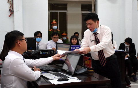 Luật sư Trần Vũ Hải kêu oan cho mình và vợ - Ảnh 3. Luật sư Trần Vũ Hải kêu oan cho mình và vợ - Ảnh 3.
