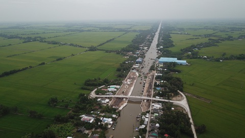 Hạn mặn bủa vây, dân miền Tây ùn ùn đi hứng nước miễn phí - Ảnh 9. Hạn mặn bủa vây, dân miền Tây ùn ùn đi hứng nước miễn phí - Ảnh 9.