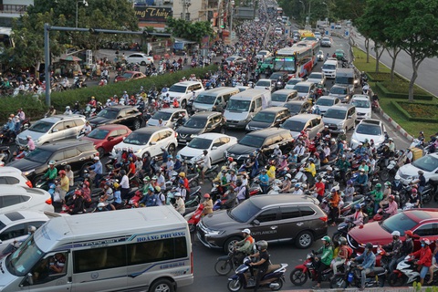 Khởi động lộ trình hạn chế xe cá nhân, thu phí ôtô vào trung tâm TP - Ảnh 1. Khởi động lộ trình hạn chế xe cá nhân, thu phí ôtô vào trung tâm TP - Ảnh 1.