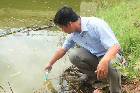 Hạn mặn bủa vây, dân miền Tây ùn ùn đi hứng nước miễn phí - Ảnh 4. Hạn mặn bủa vây, dân miền Tây ùn ùn đi hứng nước miễn phí - Ảnh 4.