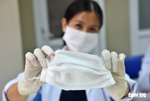 Bác sĩ, nhân viên Bệnh viện Từ Dũ may khẩu trang chống dịch - Ảnh 9. Bác sĩ, nhân viên Bệnh viện Từ Dũ may khẩu trang chống dịch - Ảnh 9.