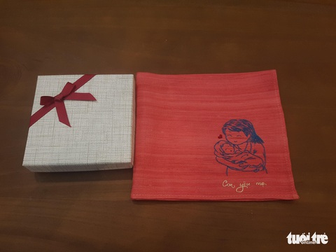 Độc đáo khăn tay gây… thương nhớ - Ảnh 3. Độc đáo khăn tay gây… thương nhớ - Ảnh 3.