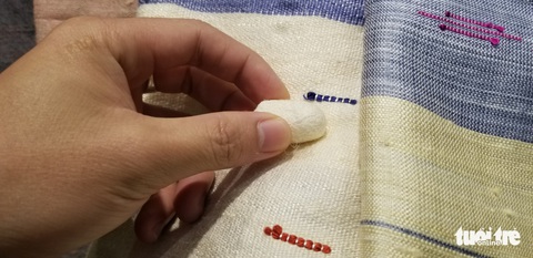 Độc đáo khăn tay gây… thương nhớ - Ảnh 7. Độc đáo khăn tay gây… thương nhớ - Ảnh 7.