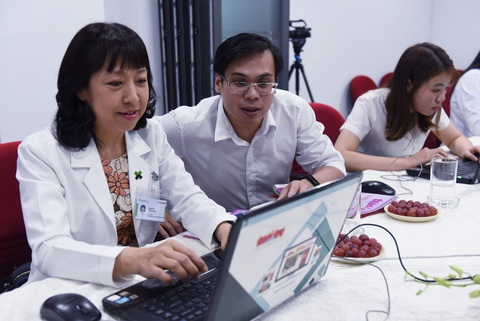 Đeo khẩu trang không đúng cách: coi chừng tăng nguy cơ lây bệnh - Ảnh 2. Đeo khẩu trang không đúng cách: coi chừng tăng nguy cơ lây bệnh - Ảnh 2.