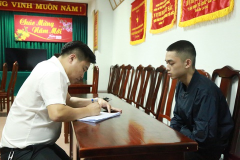 Nhóm cho vay nặng lãi từ Hà Nội vào Huế hoạt động tinh vi - Ảnh 1. Nhóm cho vay nặng lãi từ Hà Nội vào Huế hoạt động tinh vi - Ảnh 1.