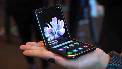 Cuộc chạy đua về giá của smartphone cao cấp giữa Apple và Samsung - Ảnh 1. Cuộc chạy đua về giá của smartphone cao cấp giữa Apple và Samsung - Ảnh 1.