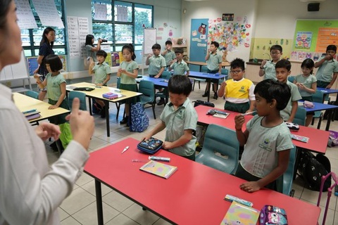 Học sinh Singapore, Thái Lan vẫn đi học trong mùa dịch - Ảnh 1. Học sinh Singapore, Thái Lan vẫn đi học trong mùa dịch - Ảnh 1.