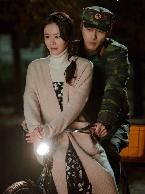Dispatch tung bằng chứng hẹn hò của cặp đôi Son Ye Jin và Hyun Bin - Ảnh 3. Dispatch tung bằng chứng hẹn hò của cặp đôi Son Ye Jin và Hyun Bin - Ảnh 3.