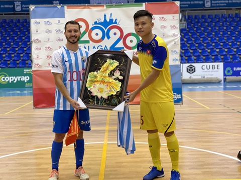 Tuyển futsal Việt Nam thắng trận đầu tiên tại Tây Ban Nha - Ảnh 1. Tuyển futsal Việt Nam thắng trận đầu tiên tại Tây Ban Nha - Ảnh 1.