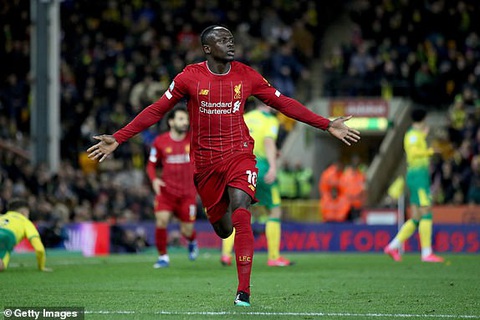 Mane hạ gục Norwich, Liverpool bỏ xa Manchester City 25 điểm - Ảnh 1. Mane hạ gục Norwich, Liverpool bỏ xa Manchester City 25 điểm - Ảnh 1.