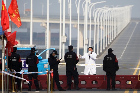 12 ngày đưa tin dọc giới tuyến Hồ Bắc mùa dịch COVID-19 của phóng viên Reuters - Ảnh 3. 12 ngày đưa tin dọc giới tuyến Hồ Bắc mùa dịch COVID-19 của phóng viên Reuters - Ảnh 3.