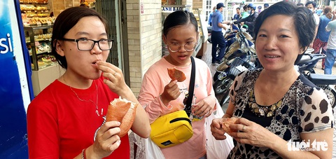 Xếp hàng dài chờ mua bánh mì thanh long giải cứu nông sản Việt - Ảnh 7. Xếp hàng dài chờ mua bánh mì thanh long giải cứu nông sản Việt - Ảnh 7.