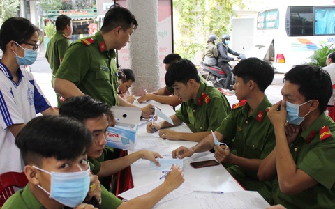 Truyền cho nhau nghĩa cử nhân văn - Ảnh 2. Truyền cho nhau nghĩa cử nhân văn - Ảnh 2.