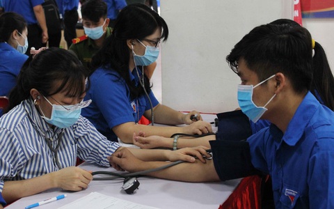 Truyền cho nhau nghĩa cử nhân văn - Ảnh 3. Truyền cho nhau nghĩa cử nhân văn - Ảnh 3.