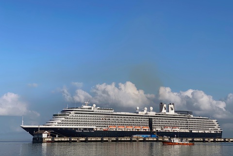 Hãng tàu khẩn trương liên lạc với du khách đã rời du thuyền MS Westerdam - Ảnh 1. Hãng tàu khẩn trương liên lạc với du khách đã rời du thuyền MS Westerdam - Ảnh 1.