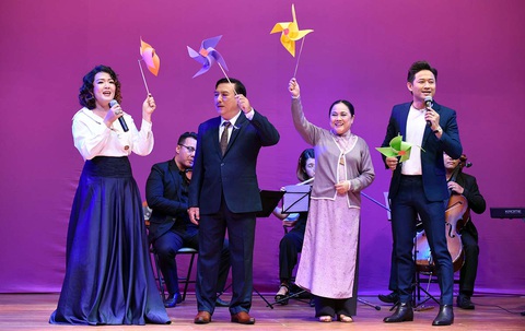 Hoàng Thái Thanh: 10 năm, 49 vở diễn: Chuồn chuồn sẽ bay hay dừng lại? - Ảnh 1. Hoàng Thái Thanh: 10 năm, 49 vở diễn: Chuồn chuồn sẽ bay hay dừng lại? - Ảnh 1.