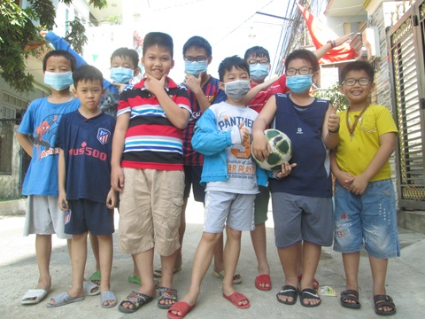 Nghỉ học toàn thời gian, cho trẻ đọc sách, làm việc nhà... - Ảnh 1. Nghỉ học toàn thời gian, cho trẻ đọc sách, làm việc nhà... - Ảnh 1.