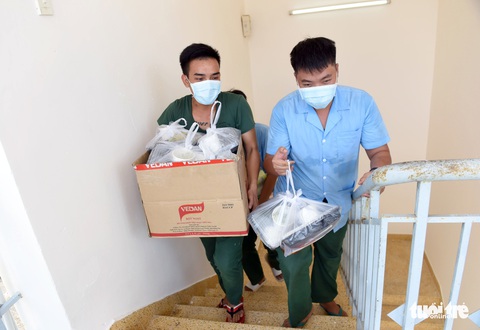 Người vào cách ly ở bệnh viện dã chiến Củ Chi tăng là bình thường - Ảnh 4. Người vào cách ly ở bệnh viện dã chiến Củ Chi tăng là bình thường - Ảnh 4.