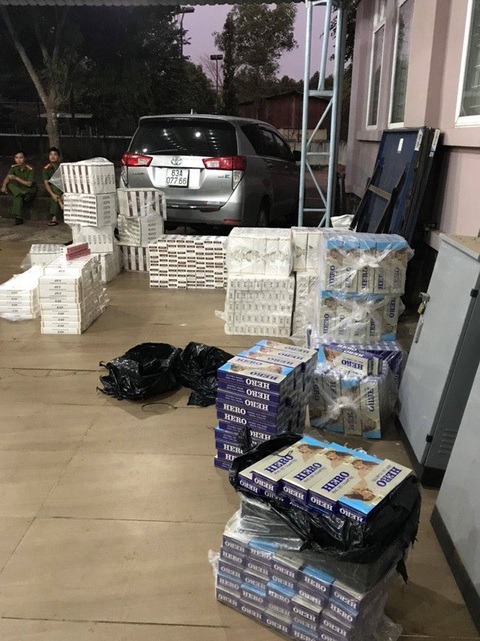 Bắt quả tang một ôtô 7 chỗ chở hơn 11.000 gói thuốc lá lậu - Ảnh 1. Bắt quả tang một ôtô 7 chỗ chở hơn 11.000 gói thuốc lá lậu - Ảnh 1.