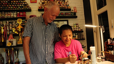 Những ông Tây làm chuyện lạ ở Việt Nam - Kỳ 8: Đến Hội An làm nail, xây trường cho trẻ nghèo - Ảnh 1. Những ông Tây làm chuyện lạ ở Việt Nam - Kỳ 8: Đến Hội An làm nail, xây trường cho trẻ nghèo - Ảnh 1.