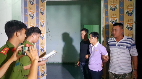 Tạm giữ trung tá công an giả chuyên lừa tiền, lừa tình người đẹp - Ảnh 1. Tạm giữ trung tá công an giả chuyên lừa tiền, lừa tình người đẹp - Ảnh 1.