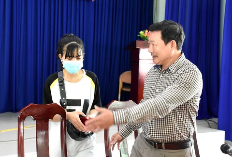 Nhìn nhận lại cho đúng việc tránh né người nhiễm corona - Ảnh 1. Nhìn nhận lại cho đúng việc tránh né người nhiễm corona - Ảnh 1.