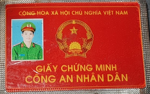 Tạm giữ trung tá công an giả chuyên lừa tiền, lừa tình người đẹp - Ảnh 4. Tạm giữ trung tá công an giả chuyên lừa tiền, lừa tình người đẹp - Ảnh 4.