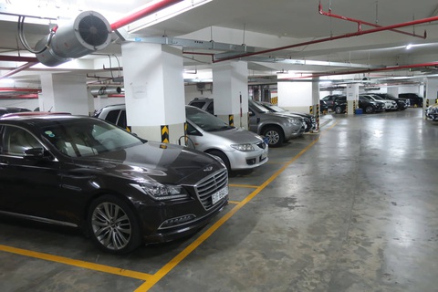 Cuộc chiến chỗ để xe ở chung cư - Ảnh 1. Cuộc chiến chỗ để xe ở chung cư - Ảnh 1.