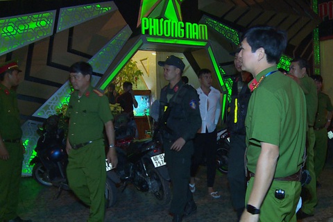 Quản lý quán karaoke bán ma túy cho khách bị khởi tố - Ảnh 1. Quản lý quán karaoke bán ma túy cho khách bị khởi tố - Ảnh 1.