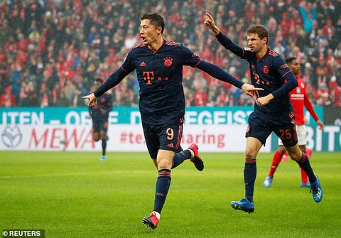 Lewandowski ghi bàn thứ 22, Bayern Munich trở lại ngôi đầu bảng - Ảnh 1. Lewandowski ghi bàn thứ 22, Bayern Munich trở lại ngôi đầu bảng - Ảnh 1.